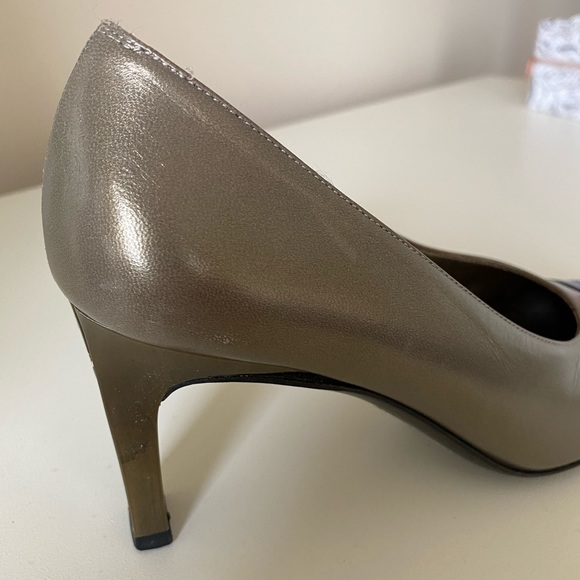 Ferragamo High Heeled Gold Shoes - Picture 4 of 8